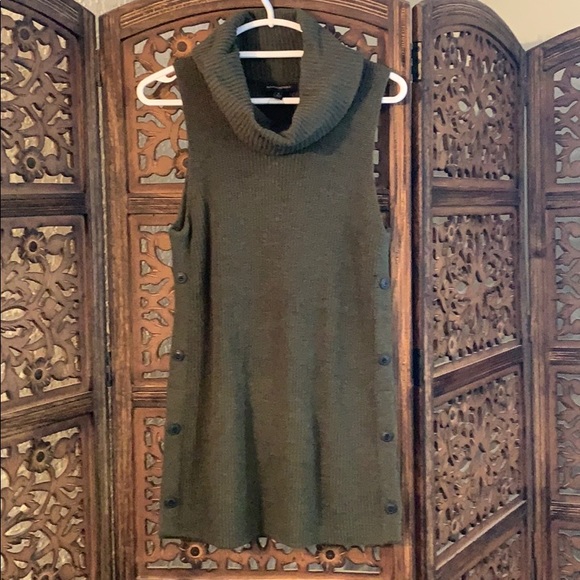 Banana Republic Sweaters - NWOT Banana Republic Olive Green Sweater Tunic